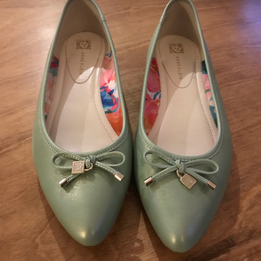 Anne Klein flats. Size 8.5 M